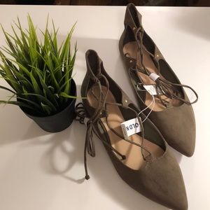 Old navy Olive lace up flats - size 10. NWT